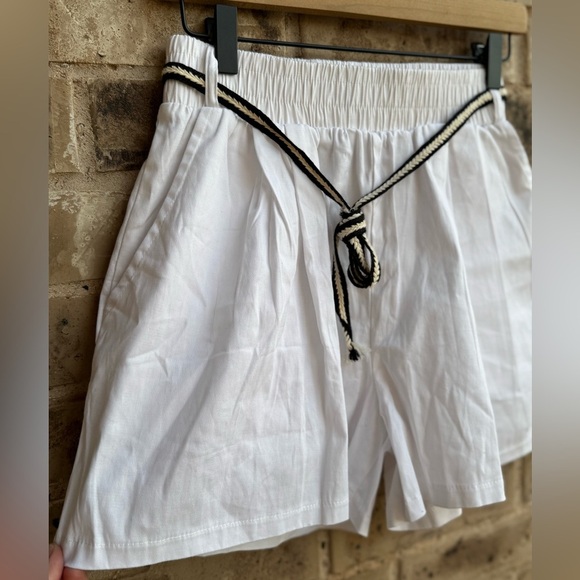 NWT CELLABIE High Waist Pleated White Cotton Shorts Size XL - Picture 2 of 9